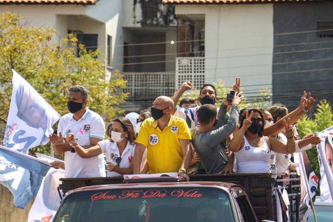 Simpatizantes da candidatura de Fábio Abreu percorreram o Parque Piauí, Bela Vista, Promorar e Lourival Parente